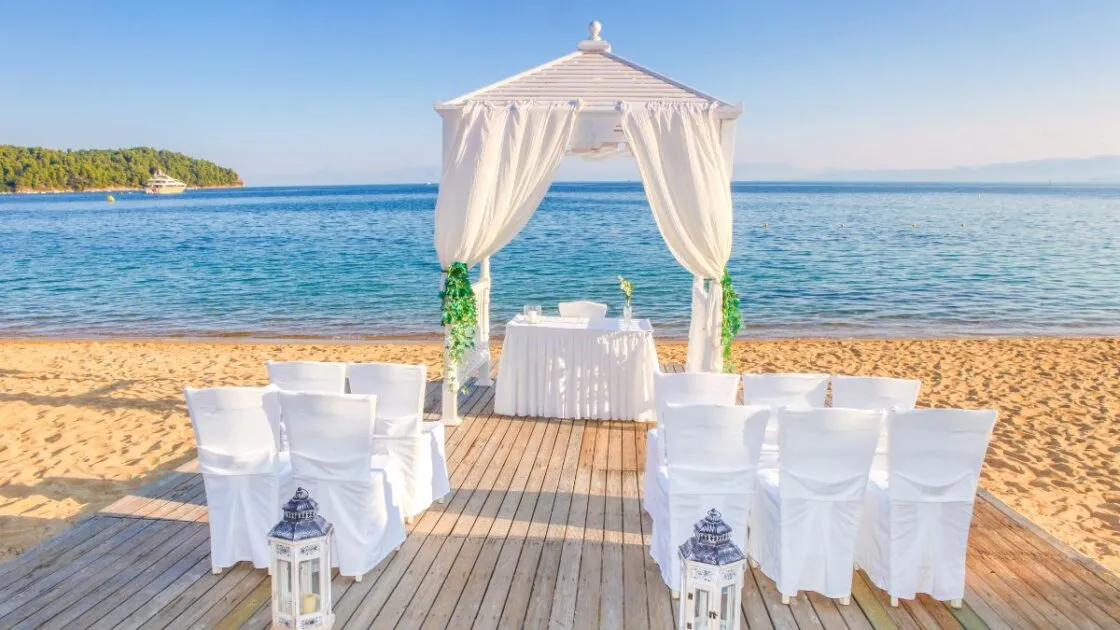 Beach weddings are considered to be of different places, romantic