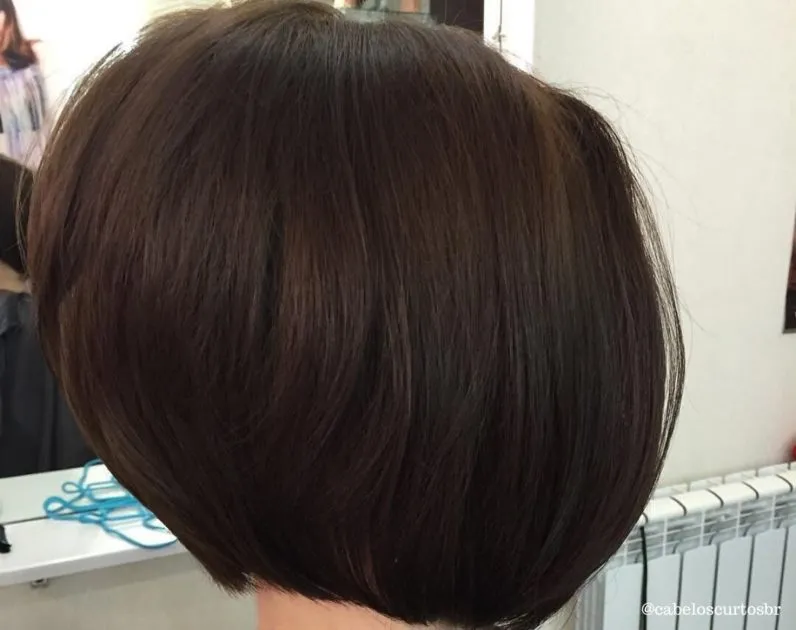 Modelo de Corte Short Bob Suave