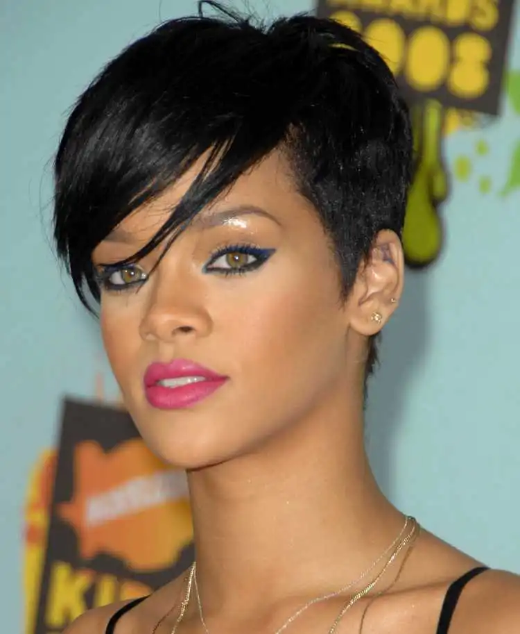 cabelo pixie rihanna