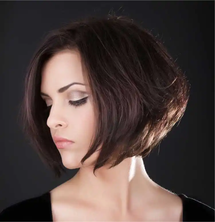 cutting the hair bob with volume