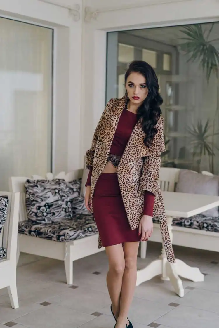 vestido com casaco animal print