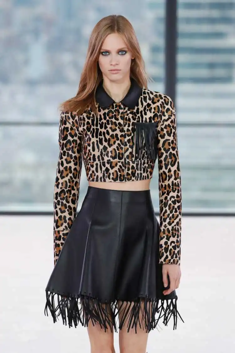 cropped animal print é uma das melhores tendências de inverno 2019