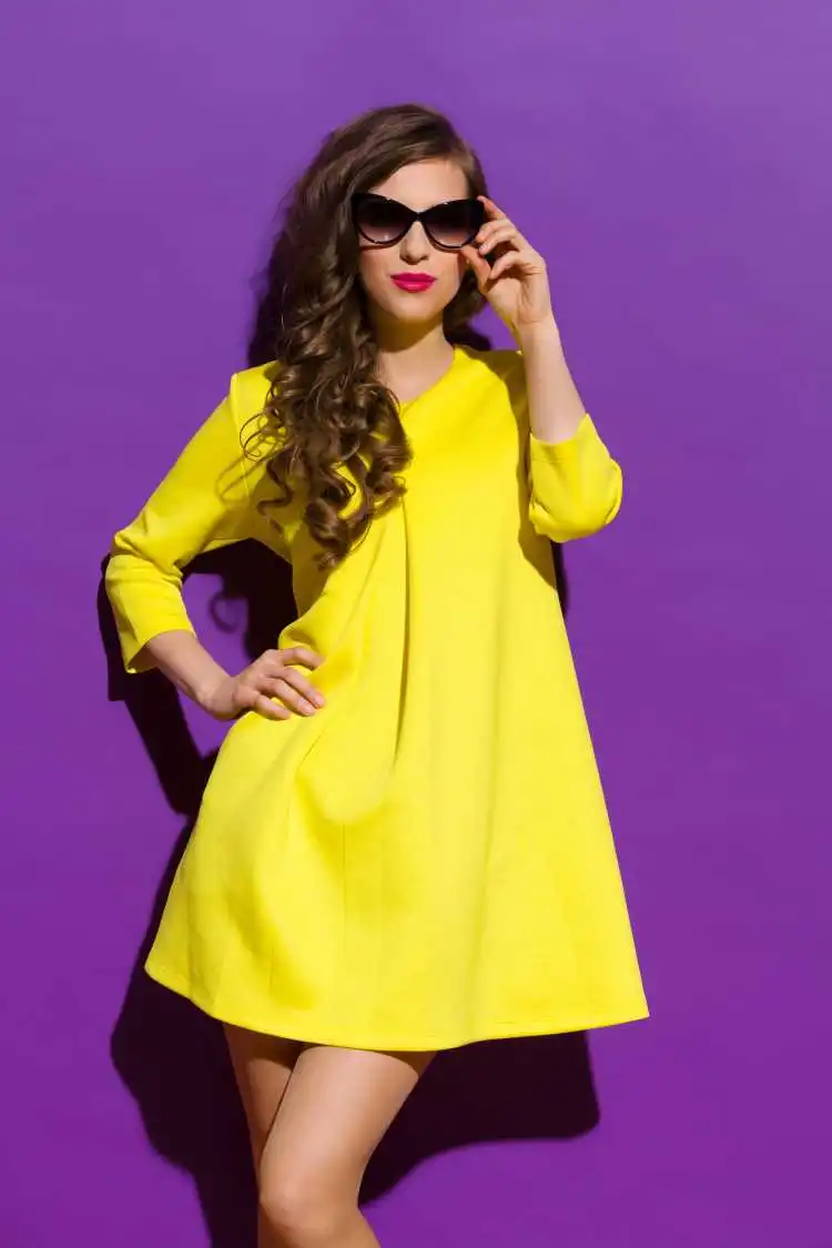 Vestido amarelo vibrante