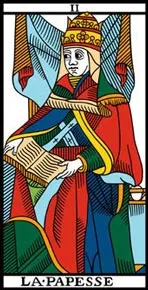 Card of the high priestess or female of the tarot de Marseille