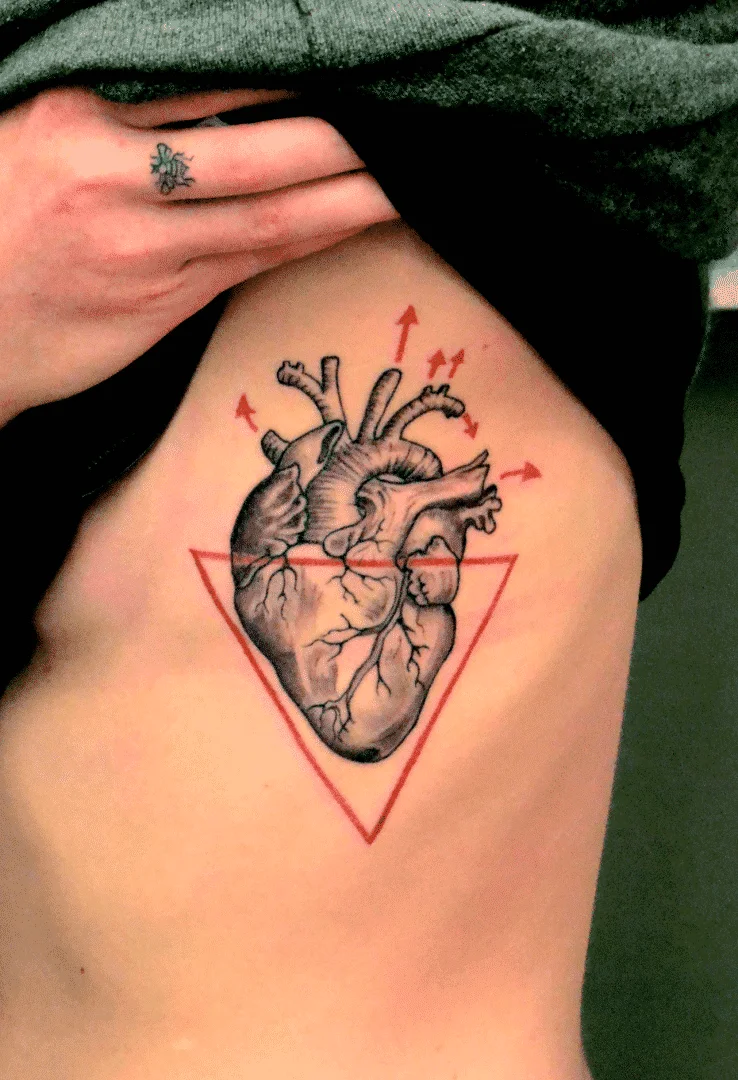 The tattoo of the heart: meanings, designs that are used + inspiration