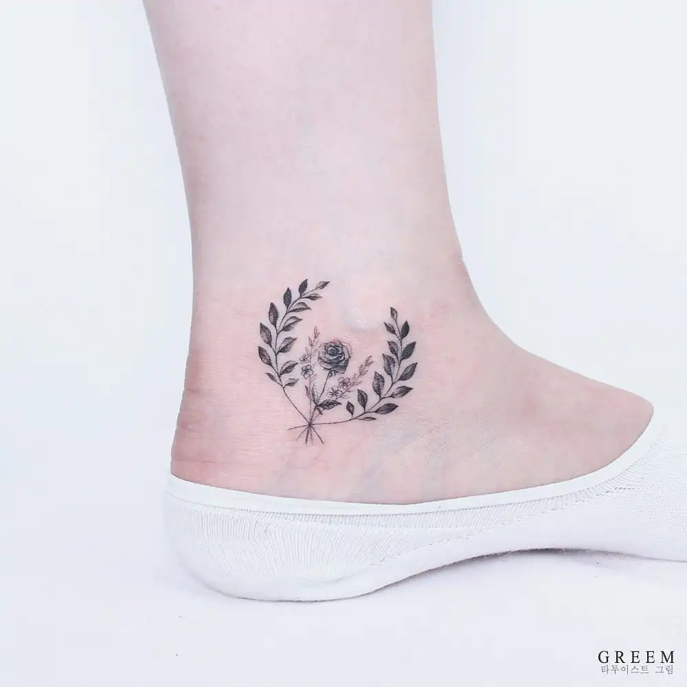 We've selected more than 100 of the photos of tattoo on foot for you