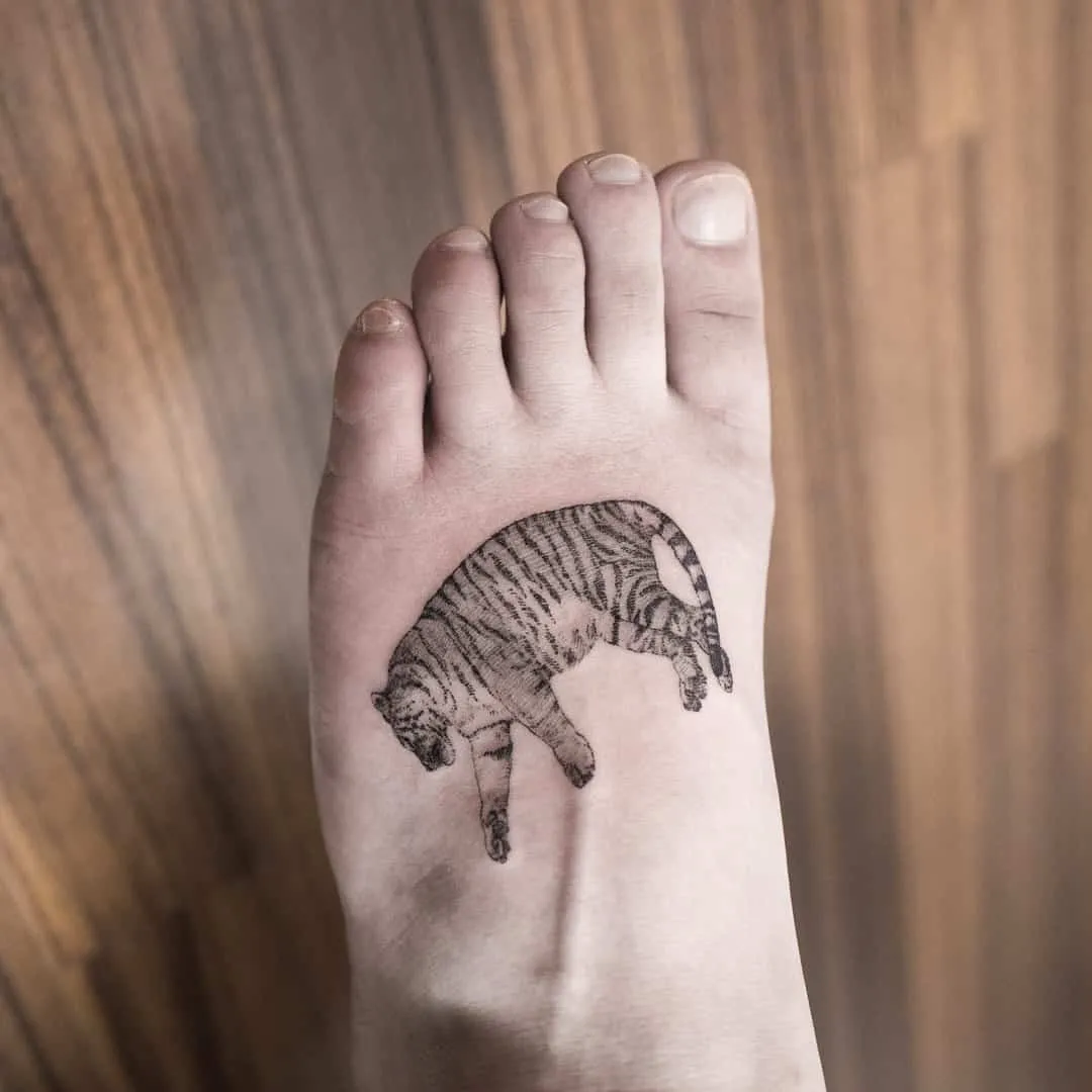 We've selected more than 100 of the photos of tattoo on foot for you