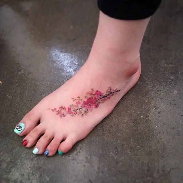 We've selected more than 100 of the photos of tattoo on foot for you