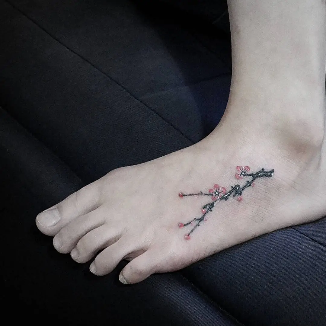 We've selected more than 100 of the photos of tattoo on foot for you