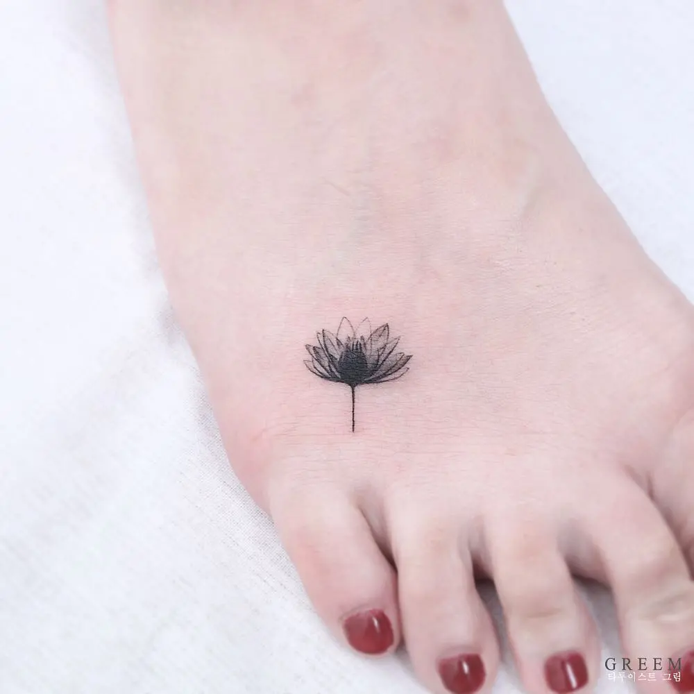 We've selected more than 100 of the photos of tattoo on foot for you