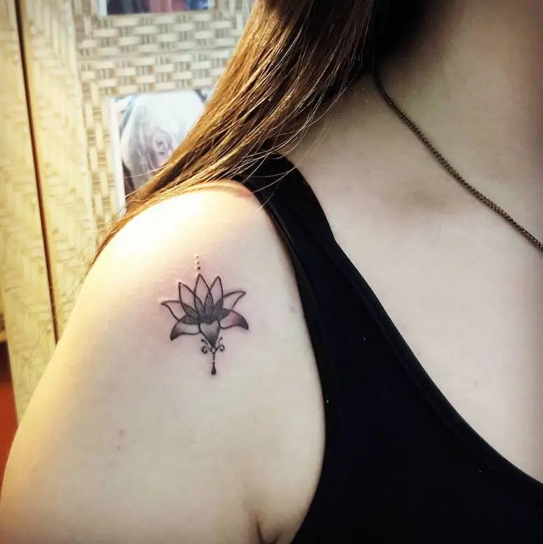 100 pictures of tattoo women's shoulder to get you in the groove