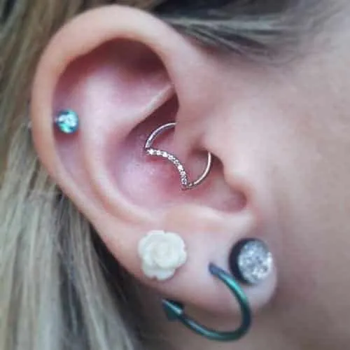 Ear piercing, curiosities + 51 images of inspiration