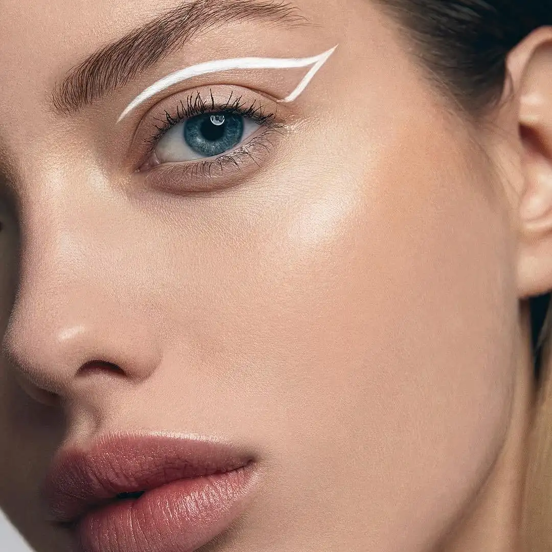 White Eyeliner - learn how to use this new trend