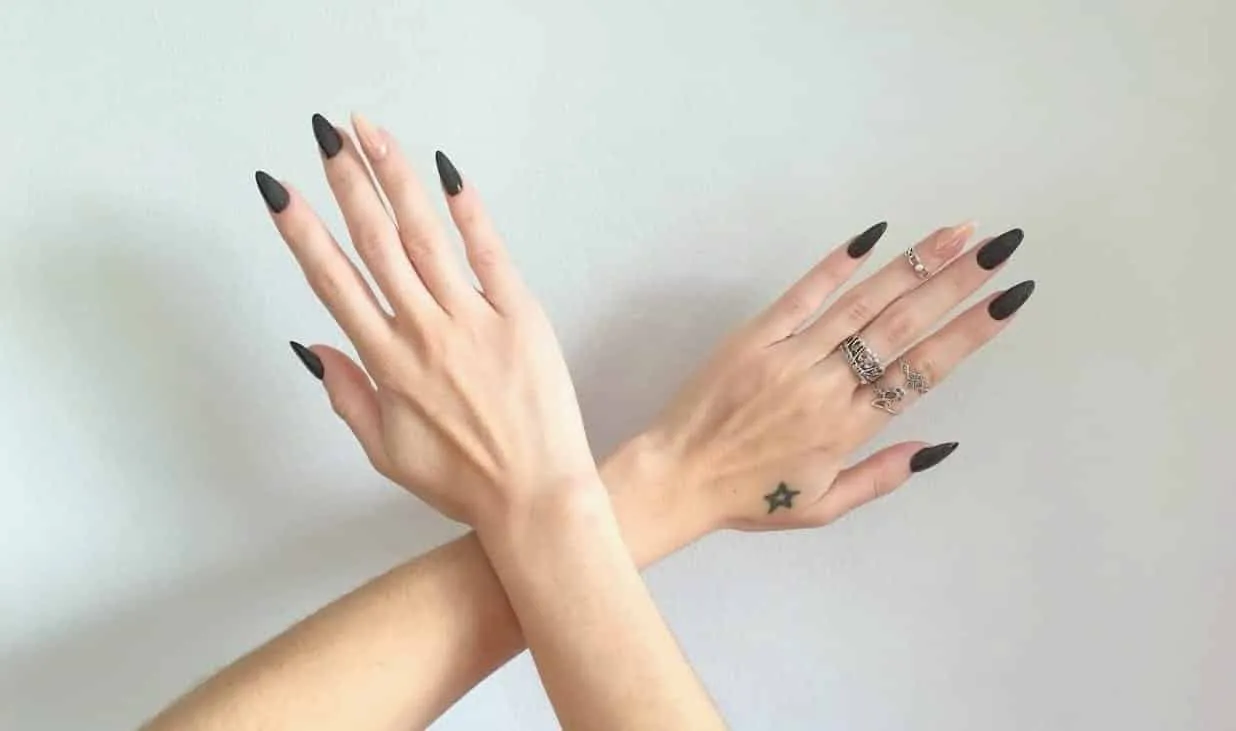 Stiletto nails - what it is, how to do it, care for it and inspirations