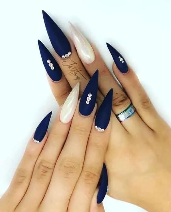 Stiletto nails - what it is, how to do it, care for it and inspirations