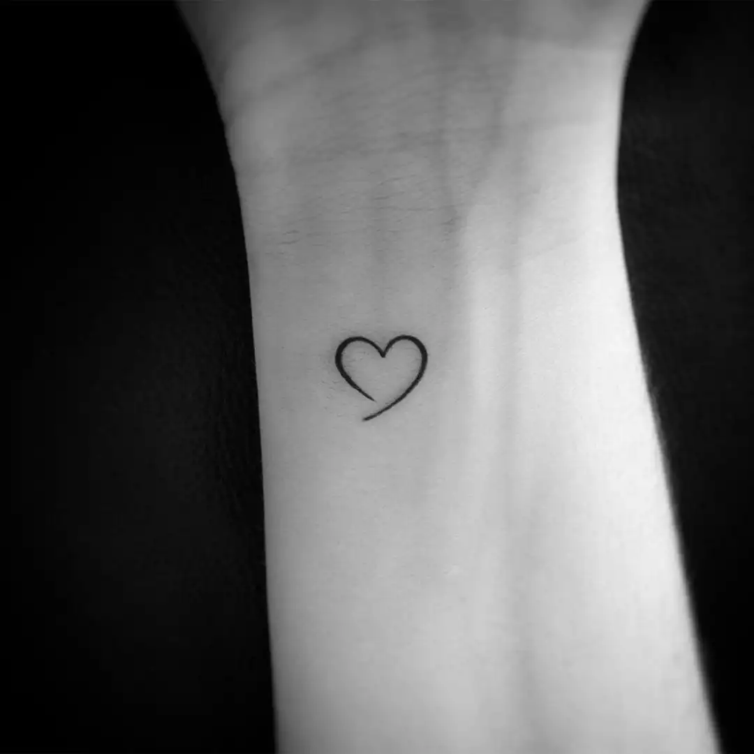 The tattoo of the heart: meanings, designs that are used + inspiration