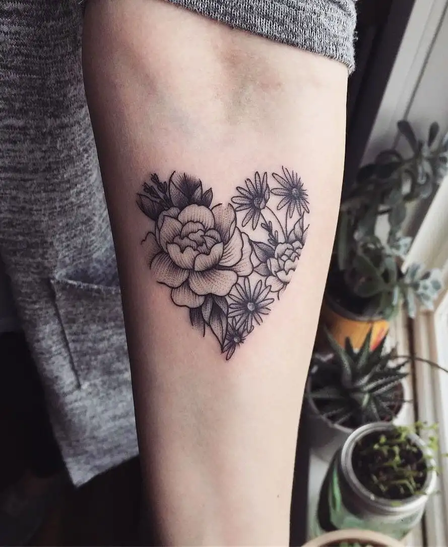 The tattoo of the heart: meanings, designs that are used + inspiration