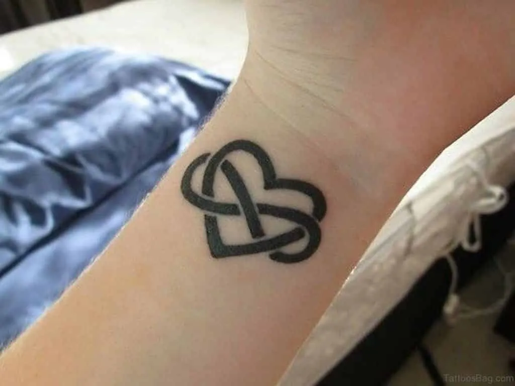 The tattoo of the heart, meaning, designs, most commonly used to + 35 inspiration