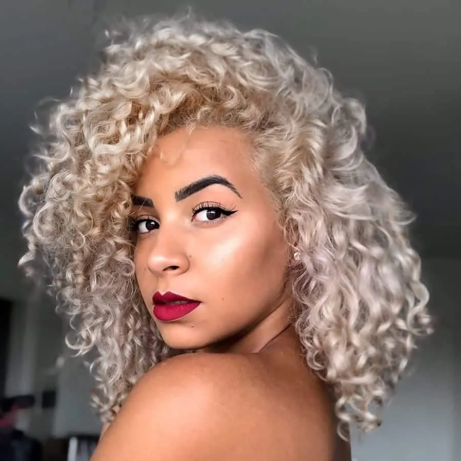 Platinum blonde is the trend of 2019, but the hair requires some care