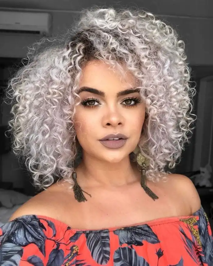 Platinum blonde is the trend of 2019, but the hair requires some care