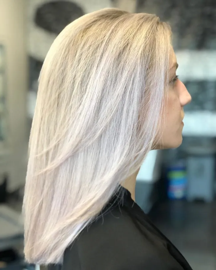 Pearly blonde, the perfect option for those who are tired of platinum blonde