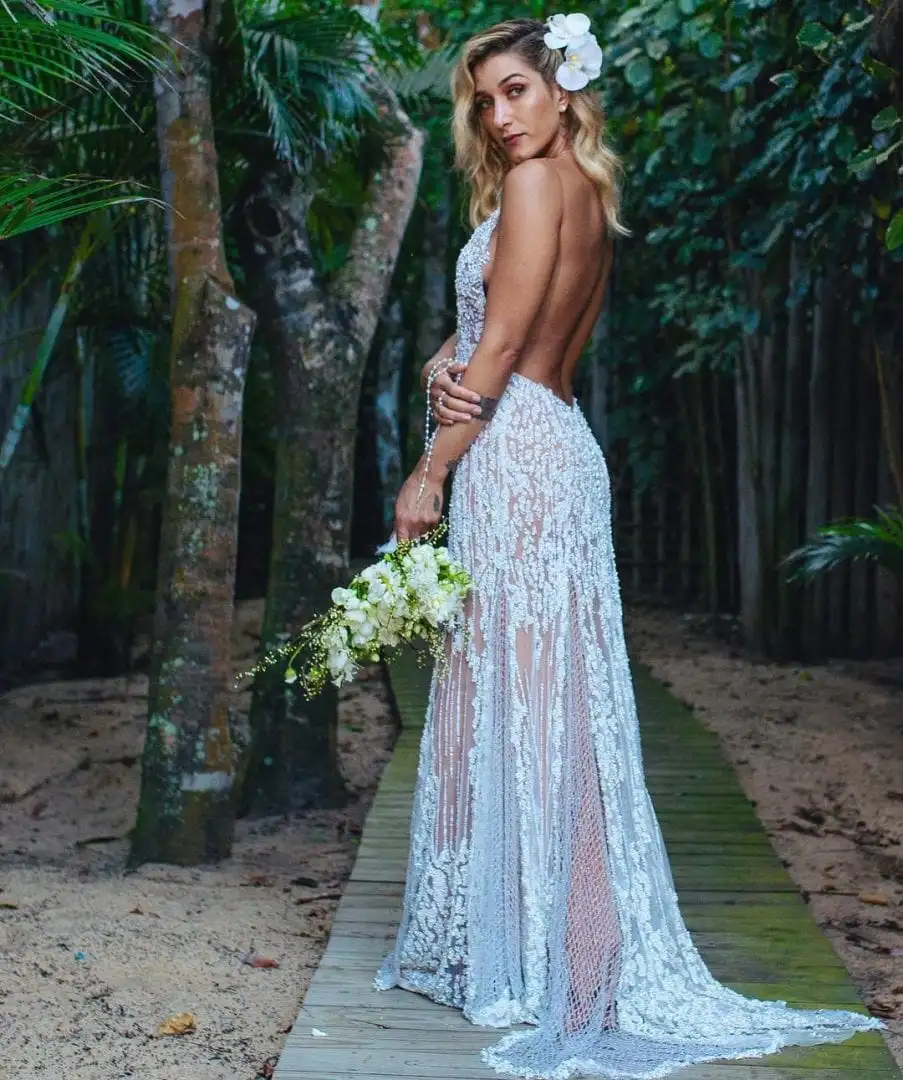 Wedding dress models for the day, when less is more!