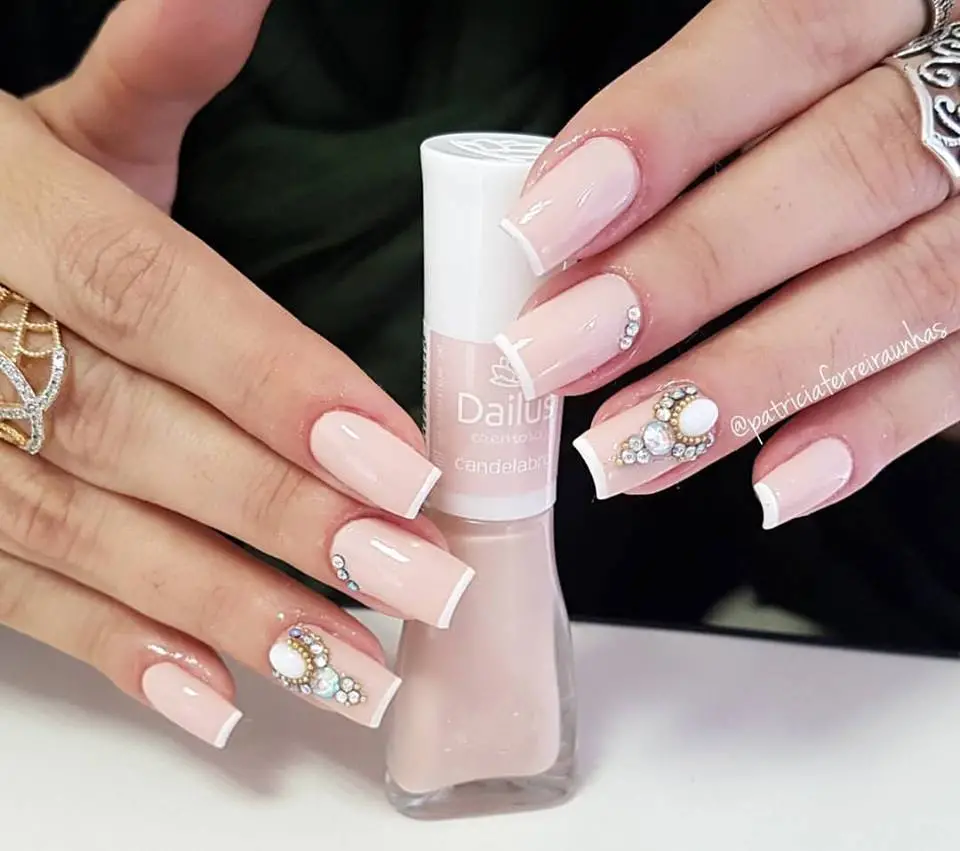 Nude nails: when to use them and 100 photos to inspire you!