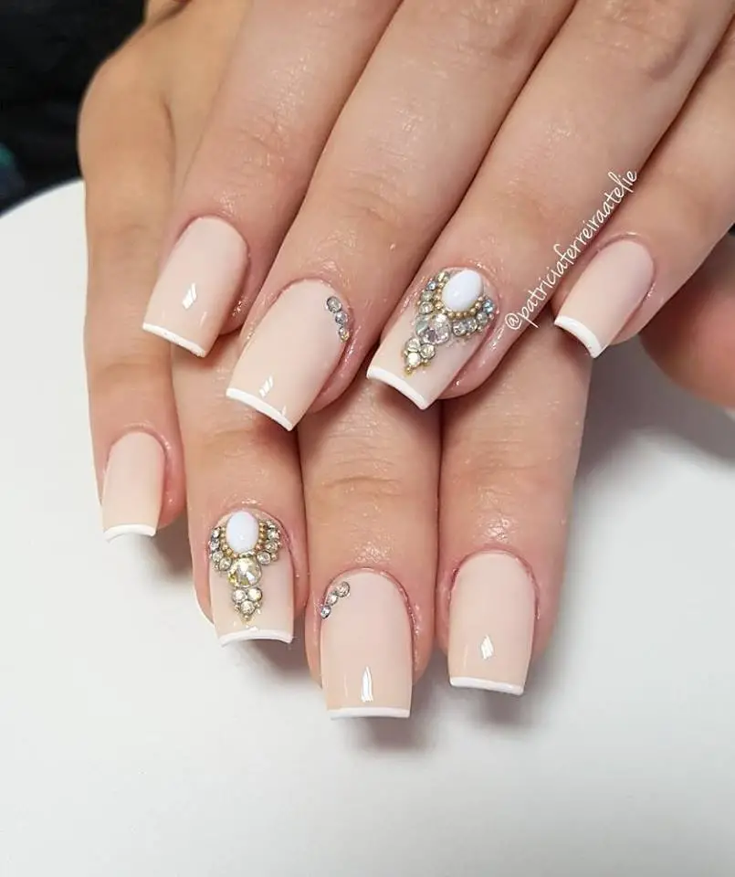 Nude nails: when to use them and 100 photos to inspire you!