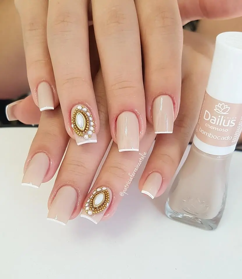 Nude nails: when to use them and 100 photos to inspire you!