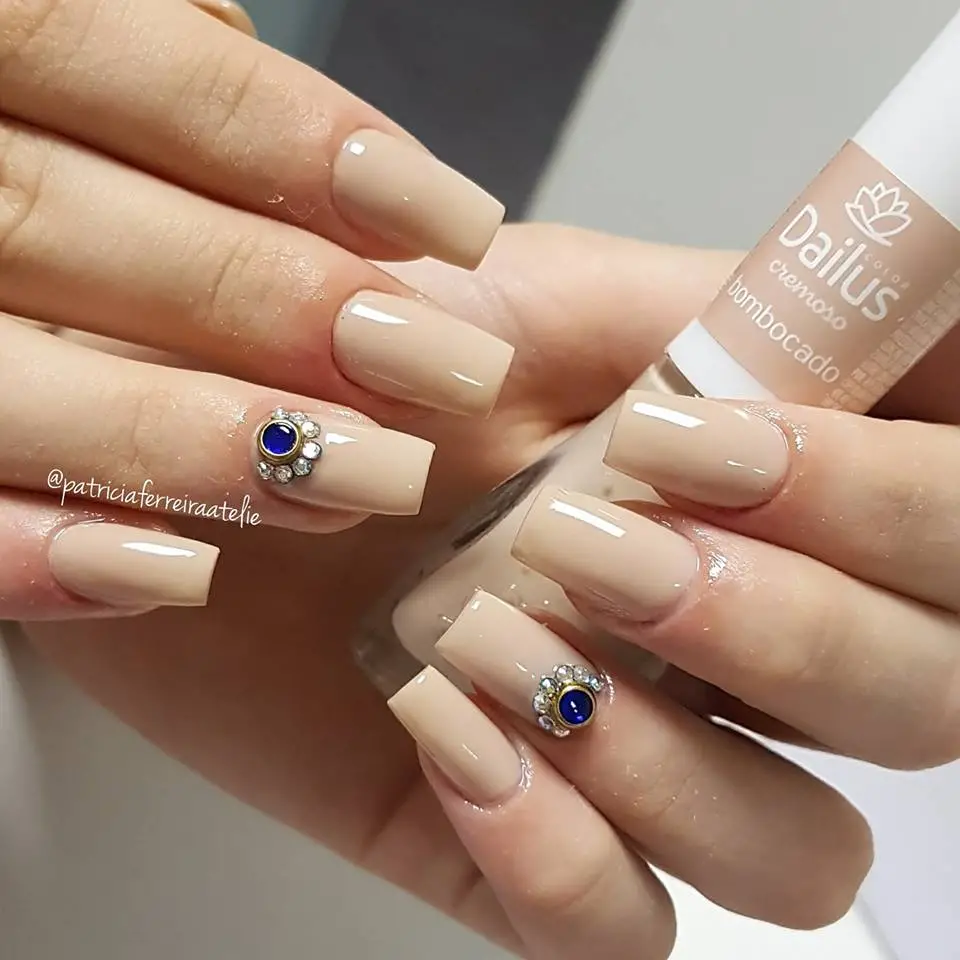 Nude nails: when to use them and 100 photos to inspire you!