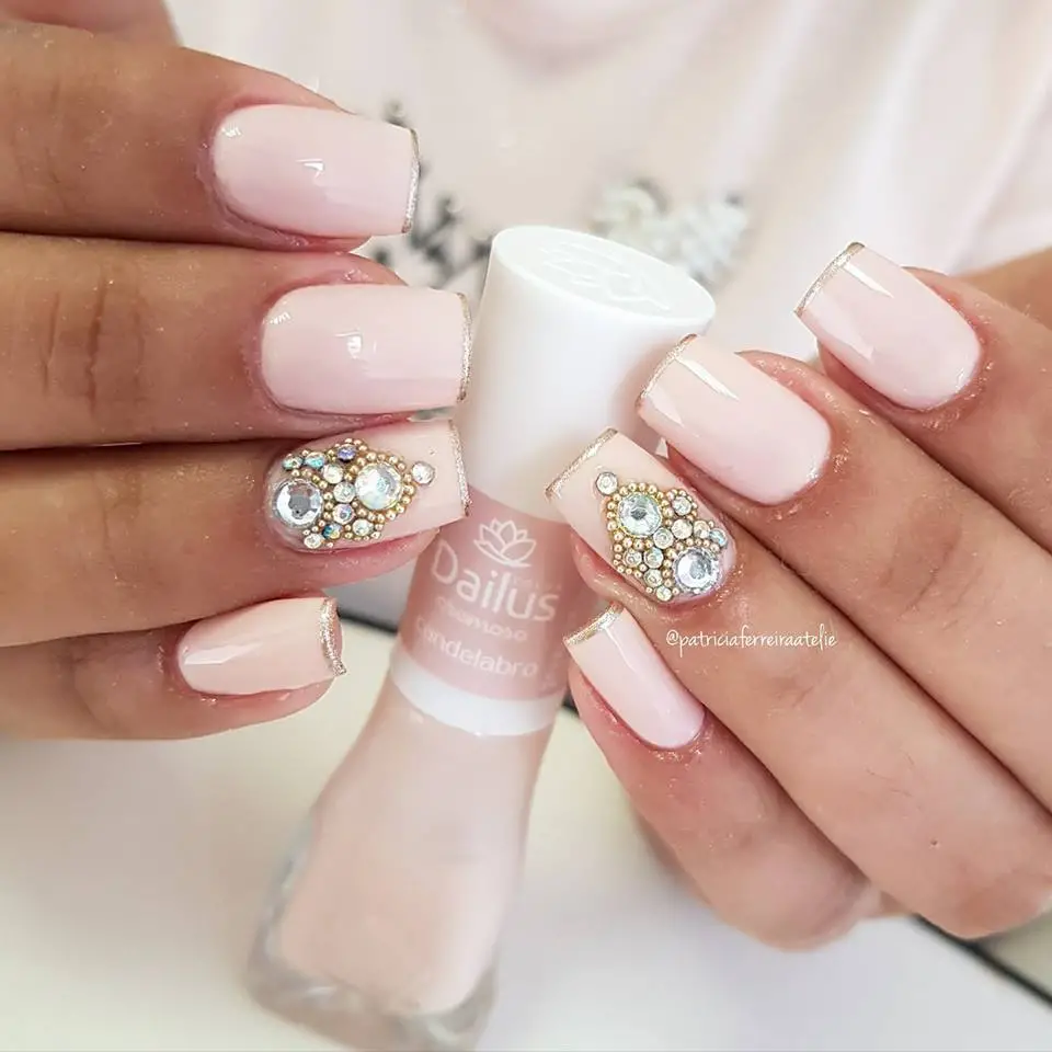 Nude nails: when to use them and 100 photos to inspire you!