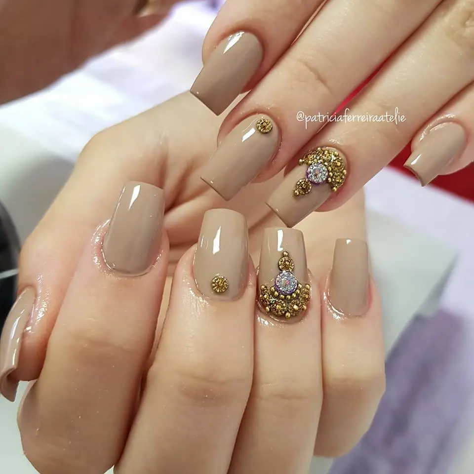 Nude nails: when to use them and 100 photos to inspire you!