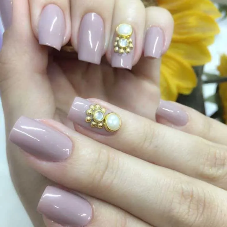 Nude nails: when to use them and 100 photos to inspire you!