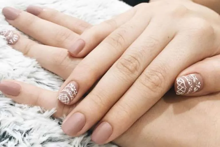 Nude nails: when to use them and 100 photos to inspire you!