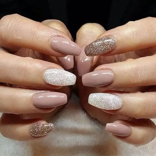 Nude nails: when to use them and 100 photos to inspire you!